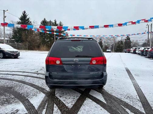 2010 Toyota Sienna LE