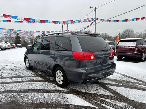 2010 Toyota Sienna LE