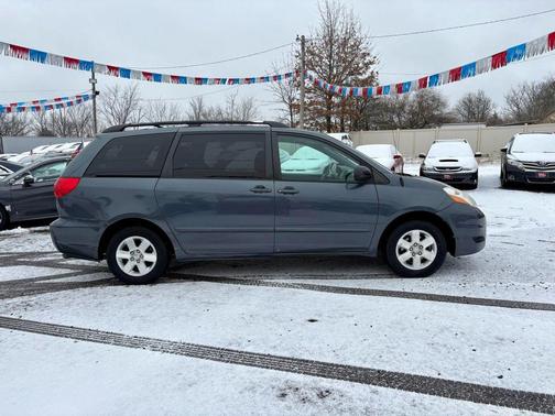 2010 Toyota Sienna LE