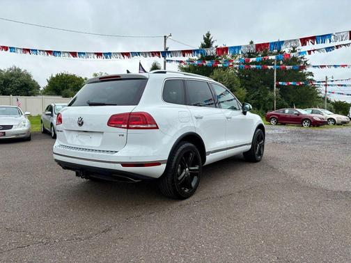 2017 Volkswagen Touareg V6 Wolfsburg Edition