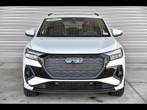 2022 Audi e-tron Premium Plus