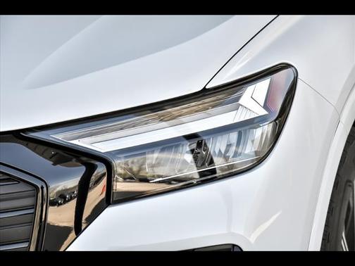 2022 Audi e-tron Premium Plus