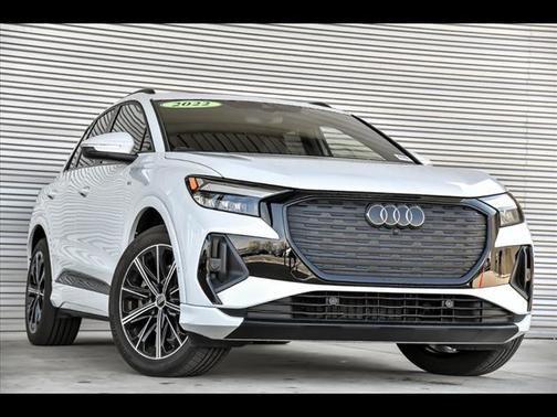 2022 Audi e-tron Premium Plus