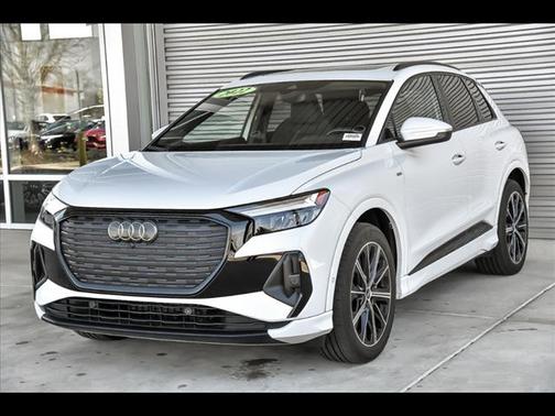 2022 Audi e-tron Premium Plus