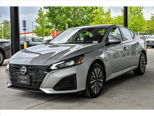 Brilliant Silver Metallic 2023 Nissan Altima 2.5 SV