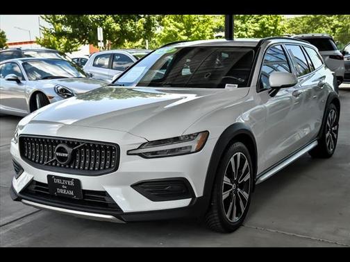 2020 Volvo V60 Cross Country T5