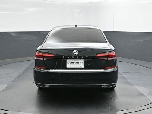 Racing Green 2022 Volkswagen Passat 2.0T Limited Edition