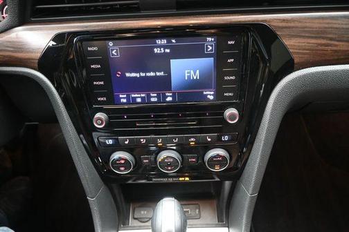 Racing Green 2022 Volkswagen Passat 2.0T Limited Edition