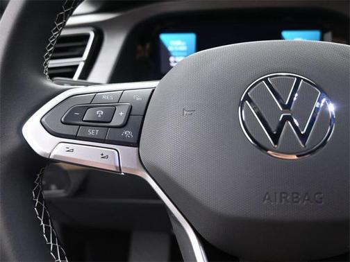 2025 Volkswagen Atlas Cross Sport 2.0T SE