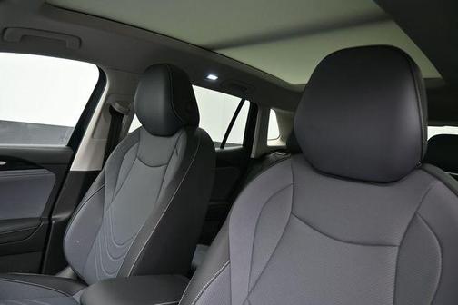 Deep Black Pearl 2026 Volkswagen Tiguan 2.0T SE