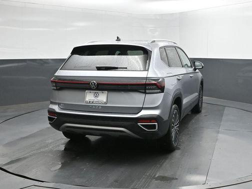 Pyrite Silver Metallic 2025 Volkswagen Taos 1.5T SE