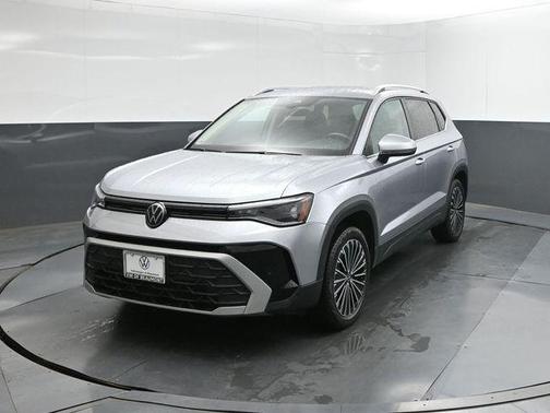Pyrite Silver Metallic 2025 Volkswagen Taos 1.5T SE