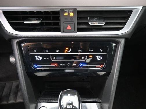 Pyrite Silver Metallic 2025 Volkswagen Taos 1.5T SE