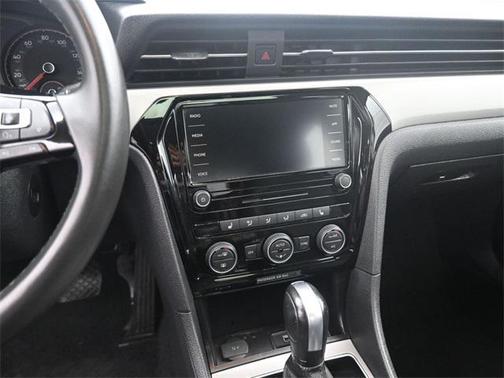 2022 Volkswagen Passat 2.0T SE