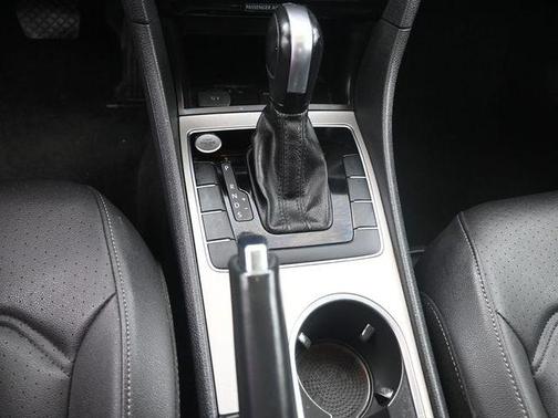 2022 Volkswagen Passat 2.0T SE