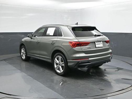 Chronos Gray Metallic 2022 Audi Q3 45 S line Premium