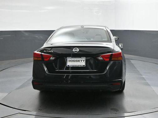 Super Black 2025 Nissan Altima 2.5 SV