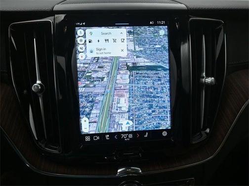 2024 Volvo XC60 Recharge Plug-In Hybrid T8 Ultimate Dark Theme