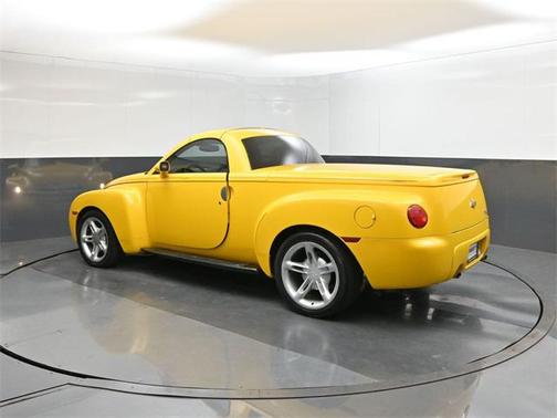 2005 Chevrolet SSR Base