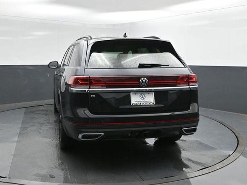 Deep Black Pearl 2026 Volkswagen Atlas 2.0T SE w/Technology