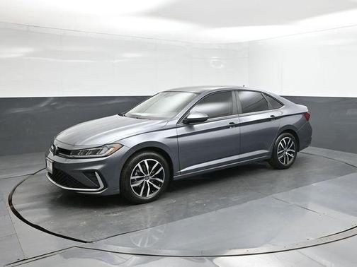 Platinum Gray Metallic 2026 Volkswagen Jetta 1.4T SE