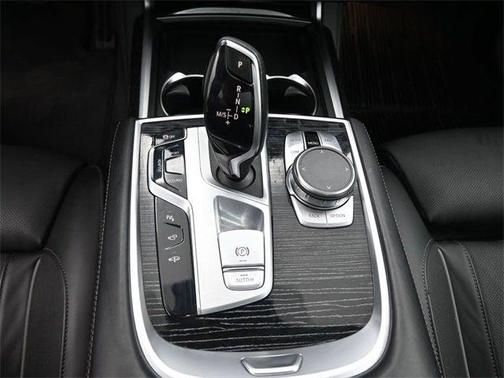 2022 BMW 740 i xDrive