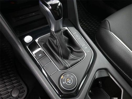 2026 Volkswagen Taos SEL