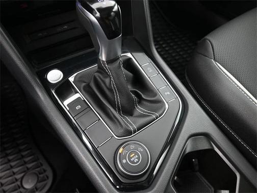 2026 Volkswagen Taos SEL