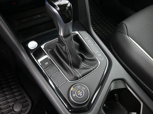 2026 Volkswagen Taos SEL