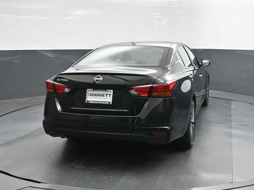 Super Black 2025 Nissan Altima 2.5 SV