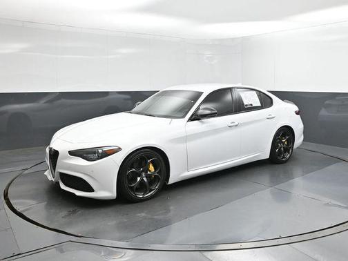 Alfa White 2019 Alfa Romeo Giulia Sport