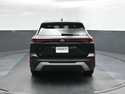 Deep Black Pearl 2026 Volkswagen Tiguan 2.0T SE