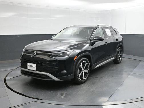 Deep Black Pearl 2026 Volkswagen Tiguan 2.0T SE