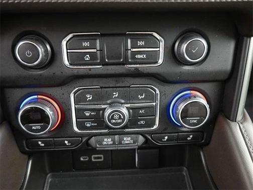 2022 Chevrolet Suburban LT