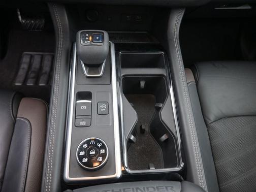 2022 Nissan Pathfinder Platinum 4WD