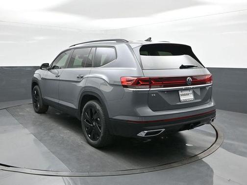Pure Gray 2026 Volkswagen Atlas 2.0T SE w/Technology