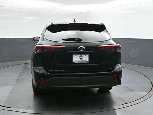 Midnight Black Metallic 2025 Toyota Highlander LE