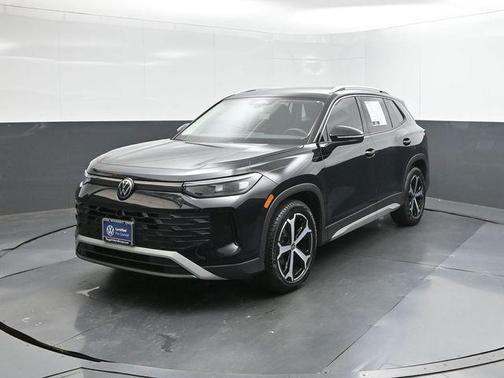 Deep Black 2026 Volkswagen Tiguan 2.0T SE