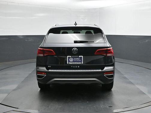 Deep Black Pearl 2022 Volkswagen Taos 1.5T SE