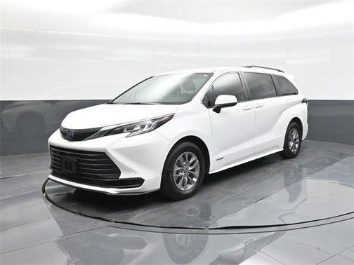 2021 Toyota Sienna LE