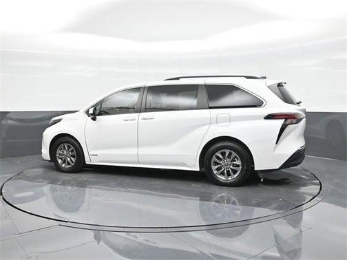 2021 Toyota Sienna LE