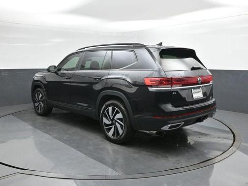 Deep Black Pearl 2026 Volkswagen Atlas 2.0T SE w/Technology