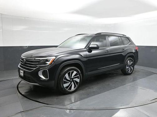 Deep Black Pearl 2026 Volkswagen Atlas 2.0T SE w/Technology