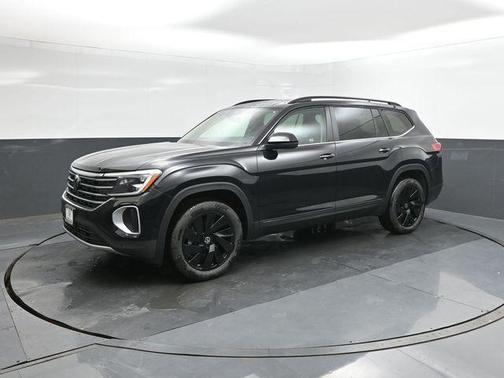 Deep Black Pearl 2026 Volkswagen Atlas 2.0T SE w/Technology