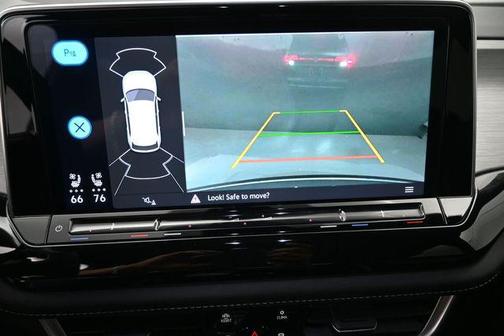 Platinum Gray Metallic 2025 Volkswagen Atlas Cross Sport 2.0T SE w/Technology