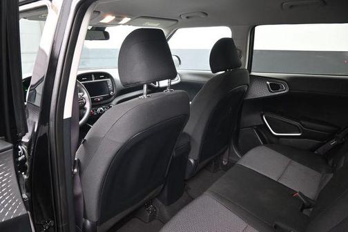 Fusion Black 2024 Kia Soul LX