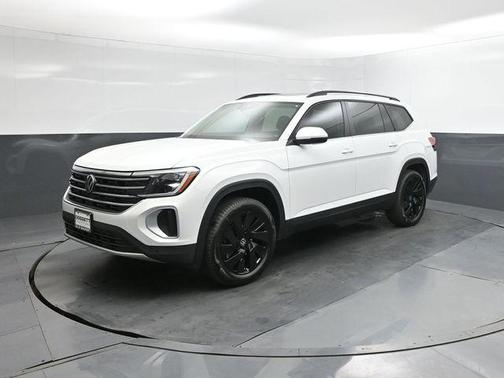 Opal White Pearl 2026 Volkswagen Atlas 2.0T SE w/Technology