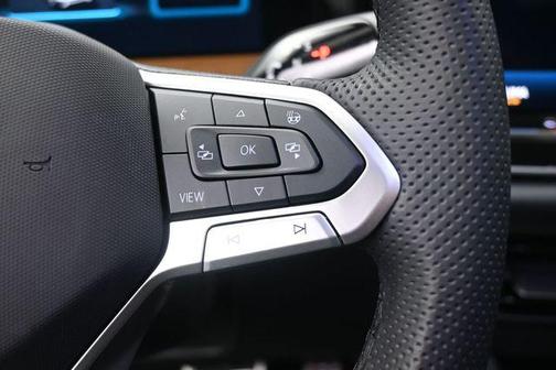 Deep Black Pearl 2025 Volkswagen Tiguan 2.0T SEL R-Line 4MOTION