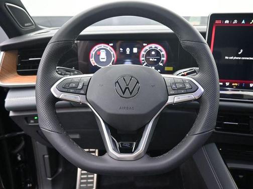 Deep Black Pearl 2025 Volkswagen Tiguan 2.0T SEL R-Line 4MOTION