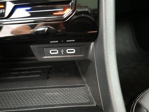 Deep Black Pearl 2026 Volkswagen Jetta 1.4T SE